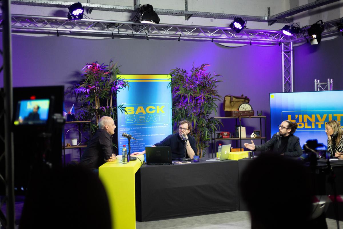 FRANCE - POLITICS - ELECTION - PHILIPPE POUTOU ON BACKSEAT BROADCAST