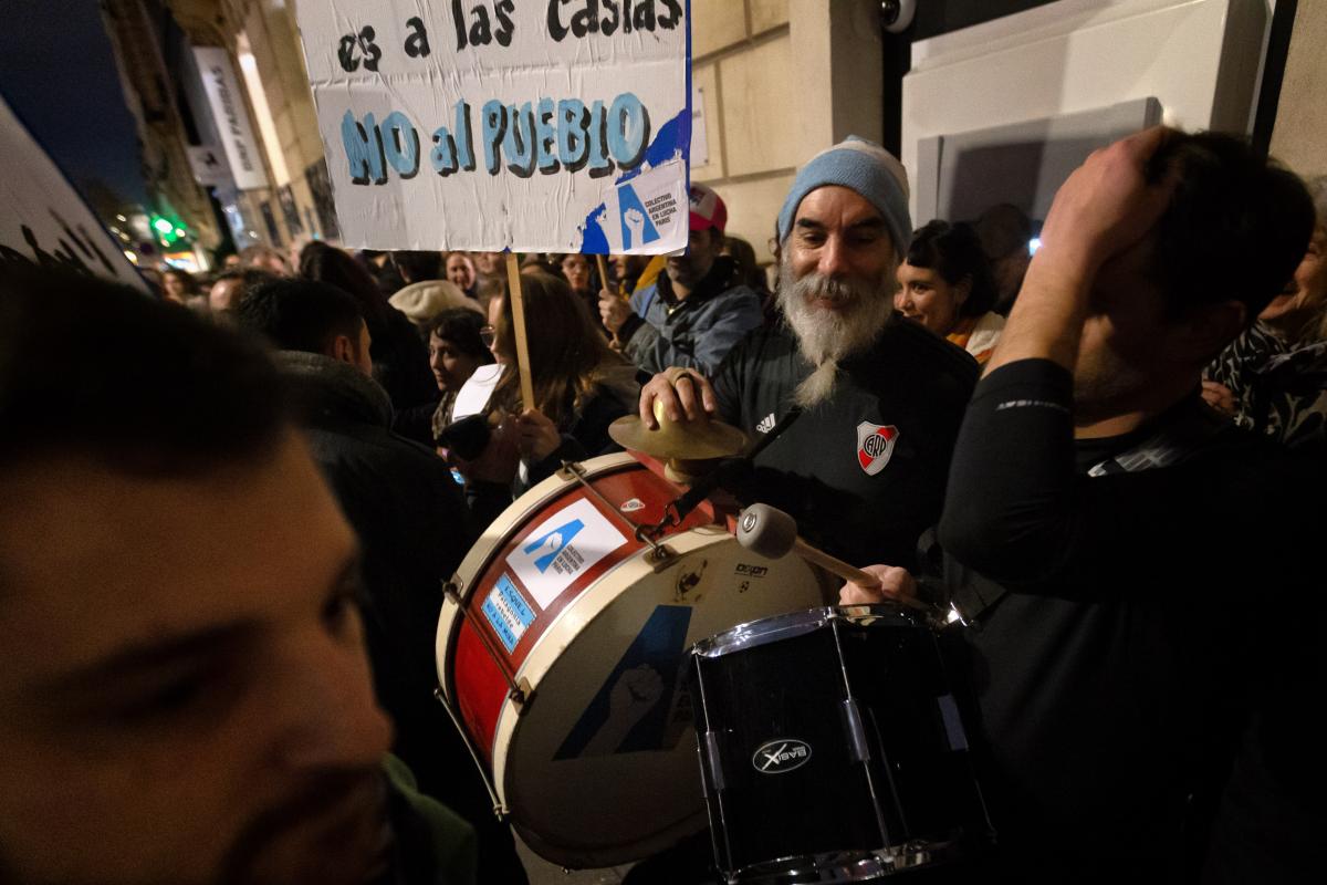 FRANCE - SOCIAL - RALLY IN SUPPORT OF GENERAL STRIKE IN ARGENTINE