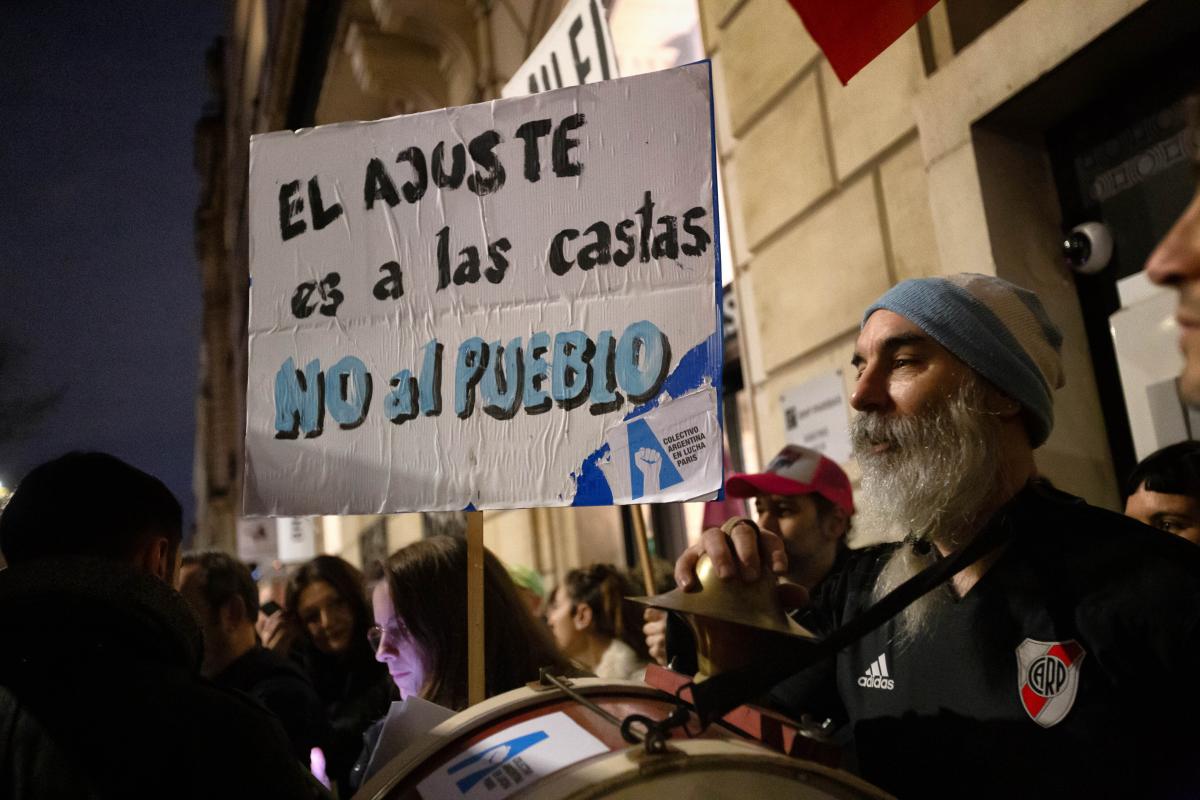 FRANCE - SOCIAL - RALLY IN SUPPORT OF GENERAL STRIKE IN ARGENTINE