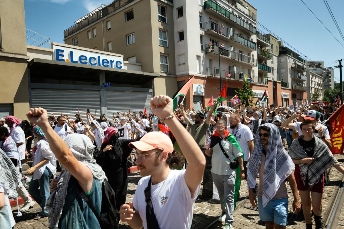FRANCE - SOCIAL - DEMONSTRATION AGAINST THE PARIS AIR SHOW