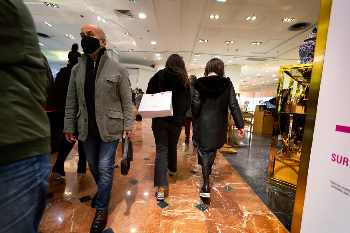 FRANCE - FIRST DAY OF SALES