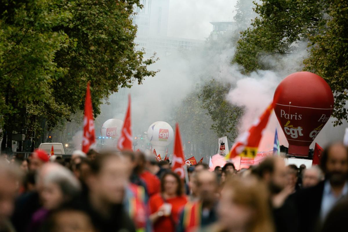 FRANCE - SOCIAL - LABOUR - INTER-UNION DEMONSTRATION IN SOLIDARITY WITH STRIKING REFINERS AND FOR HIGHER WAGES