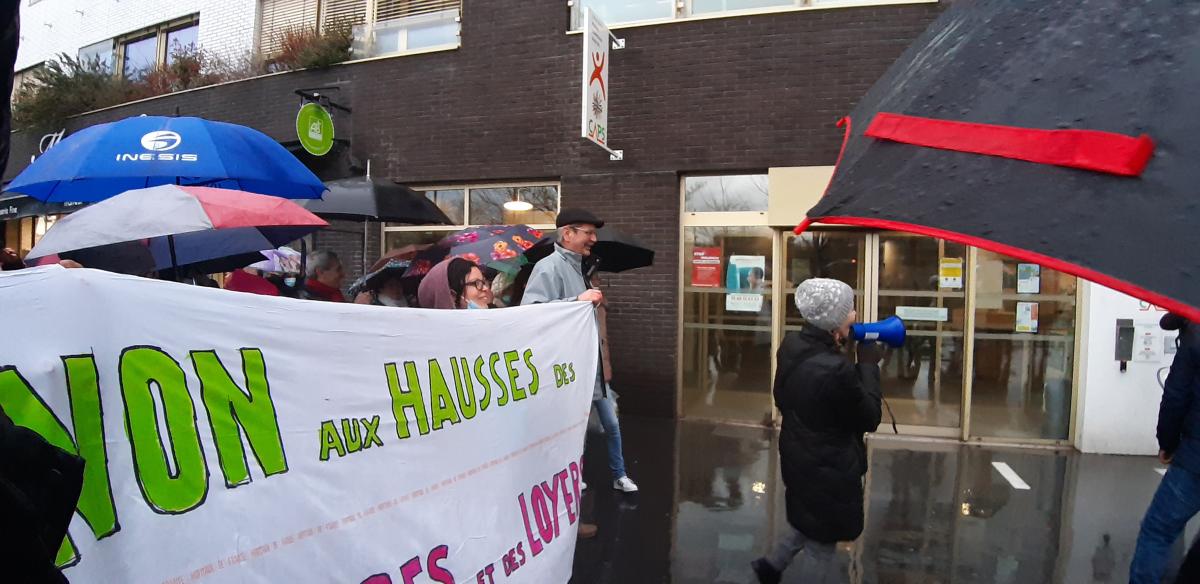 Devant le siège du bailleur PCH