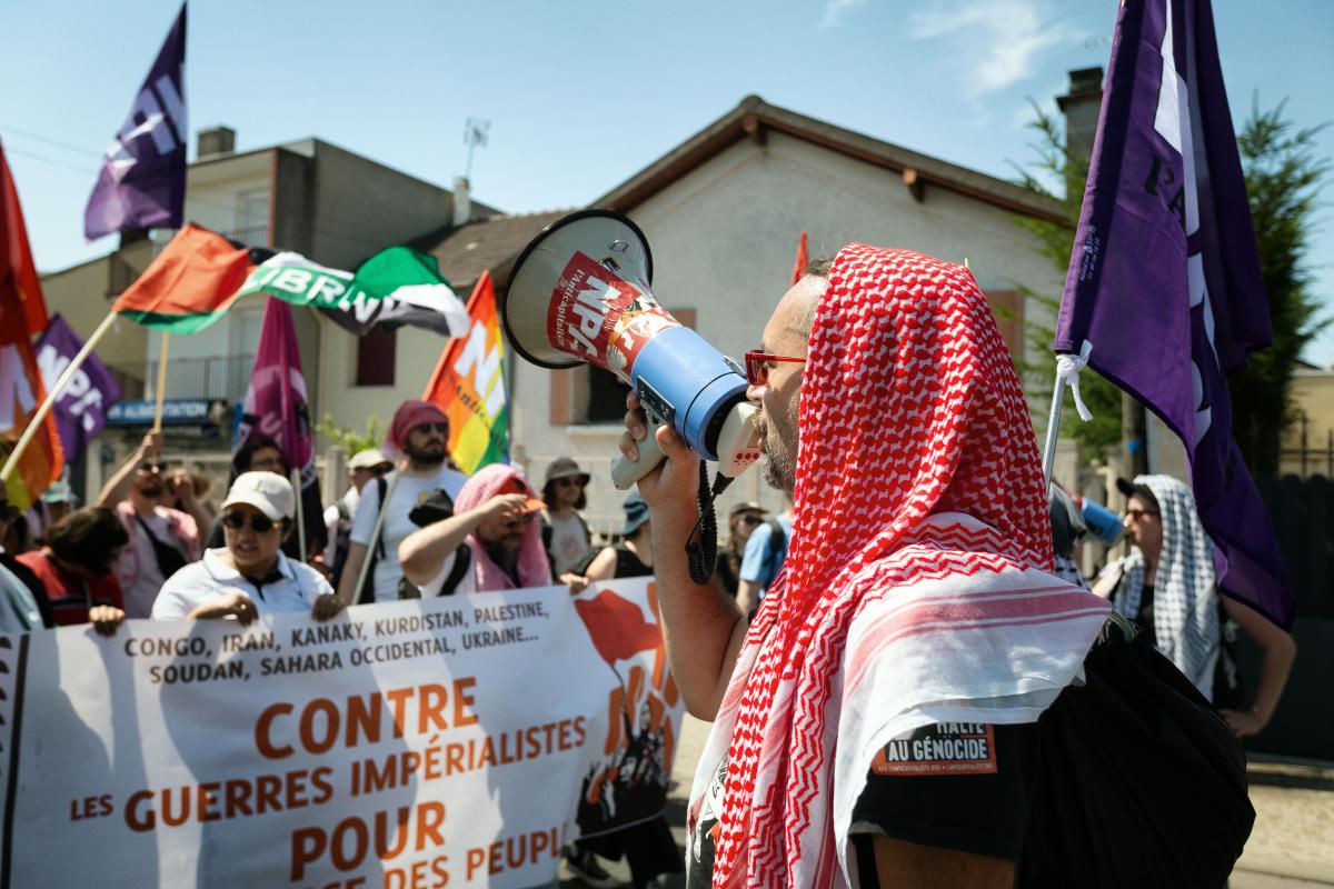 FRANCE - SOCIAL - DEMONSTRATION AGAINST THE PARIS AIR SHOW
