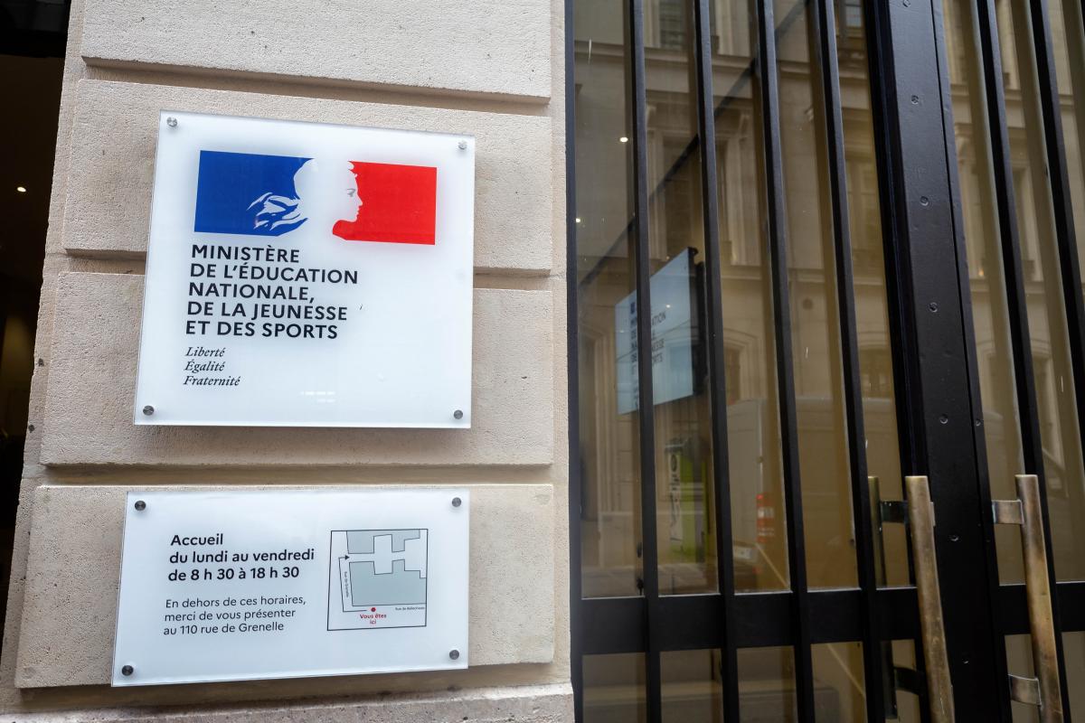 FRANCE - PARIS ILLUSTRATIONS
