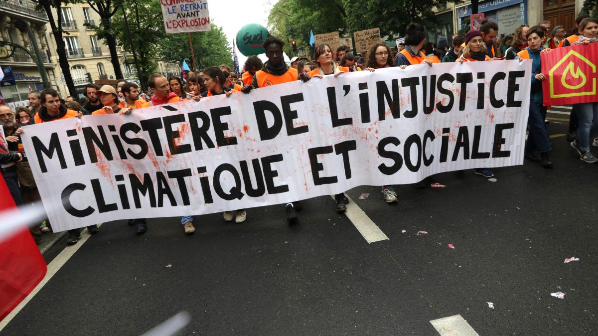 Banderole Ministère de l'injustice climatique et sociale