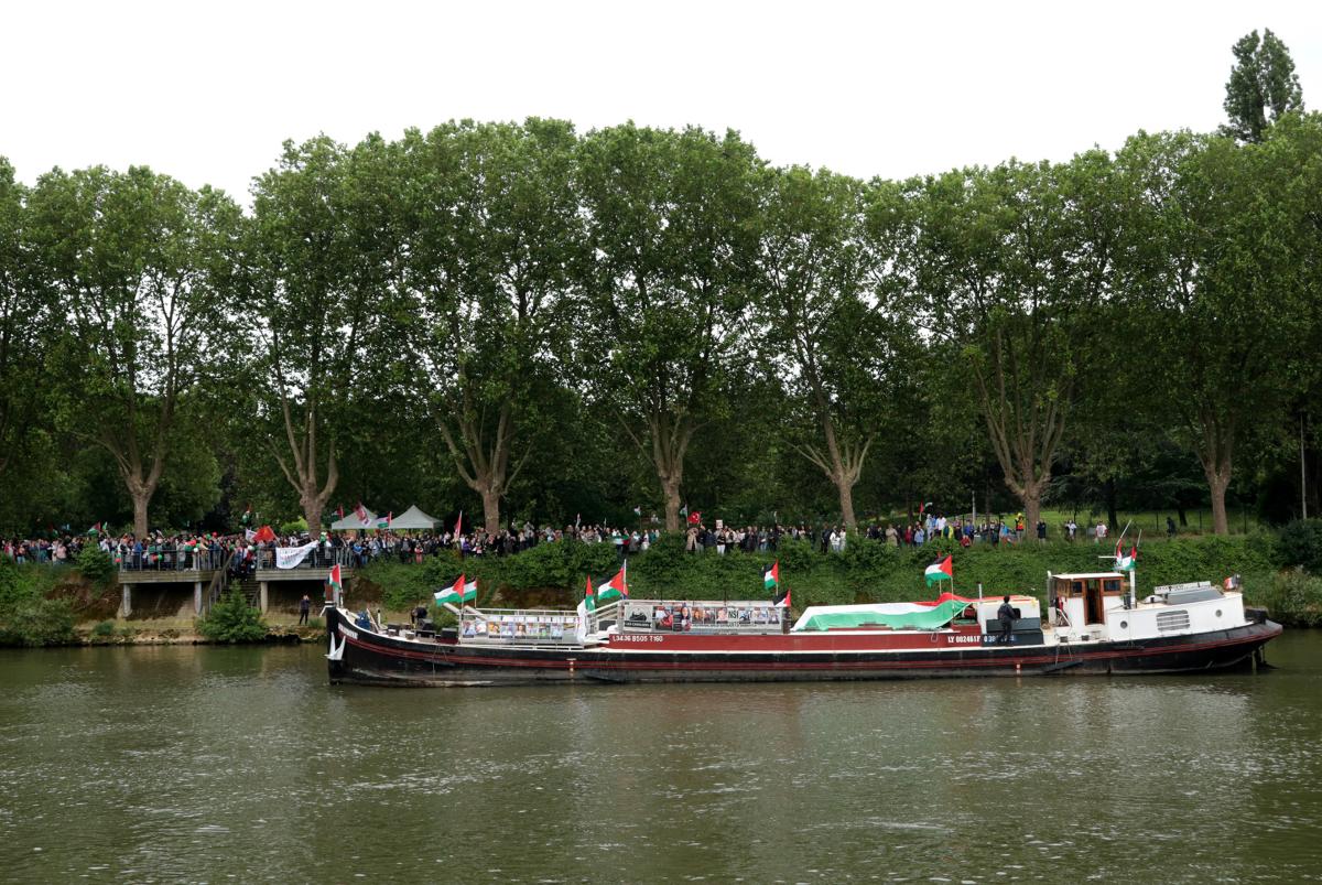 La péniche au point de rassemblement