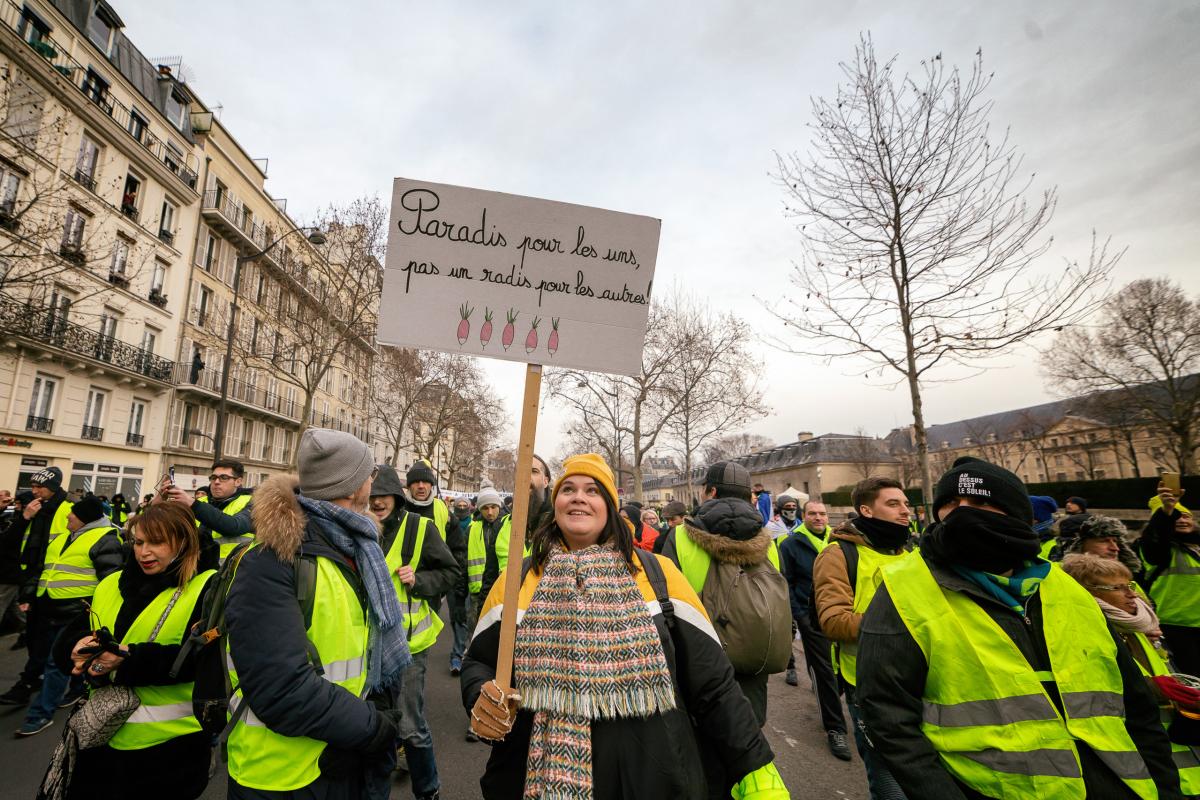 Pancarte: Paradis pour les uns, pas un radis pour les autres