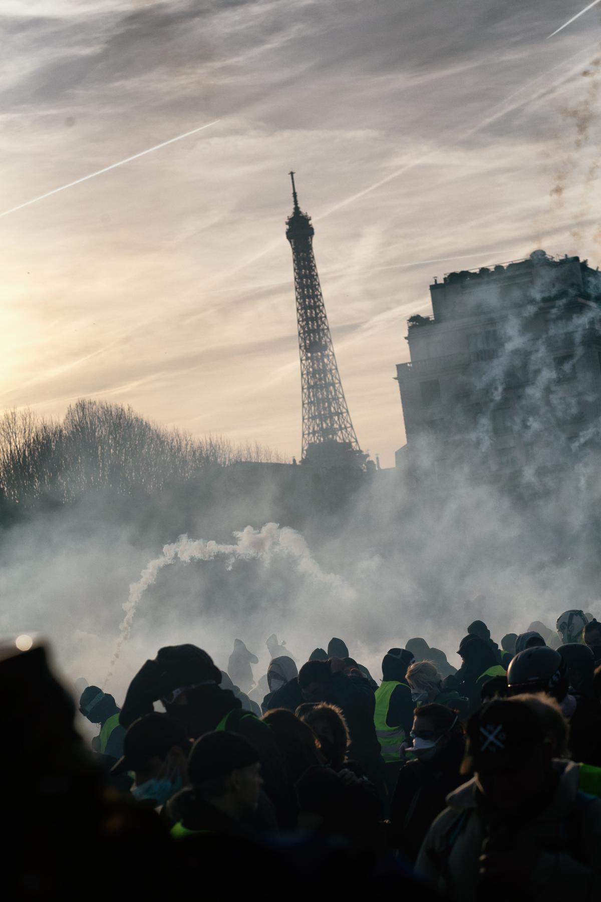 Des lacrymos et la tour Eiffel