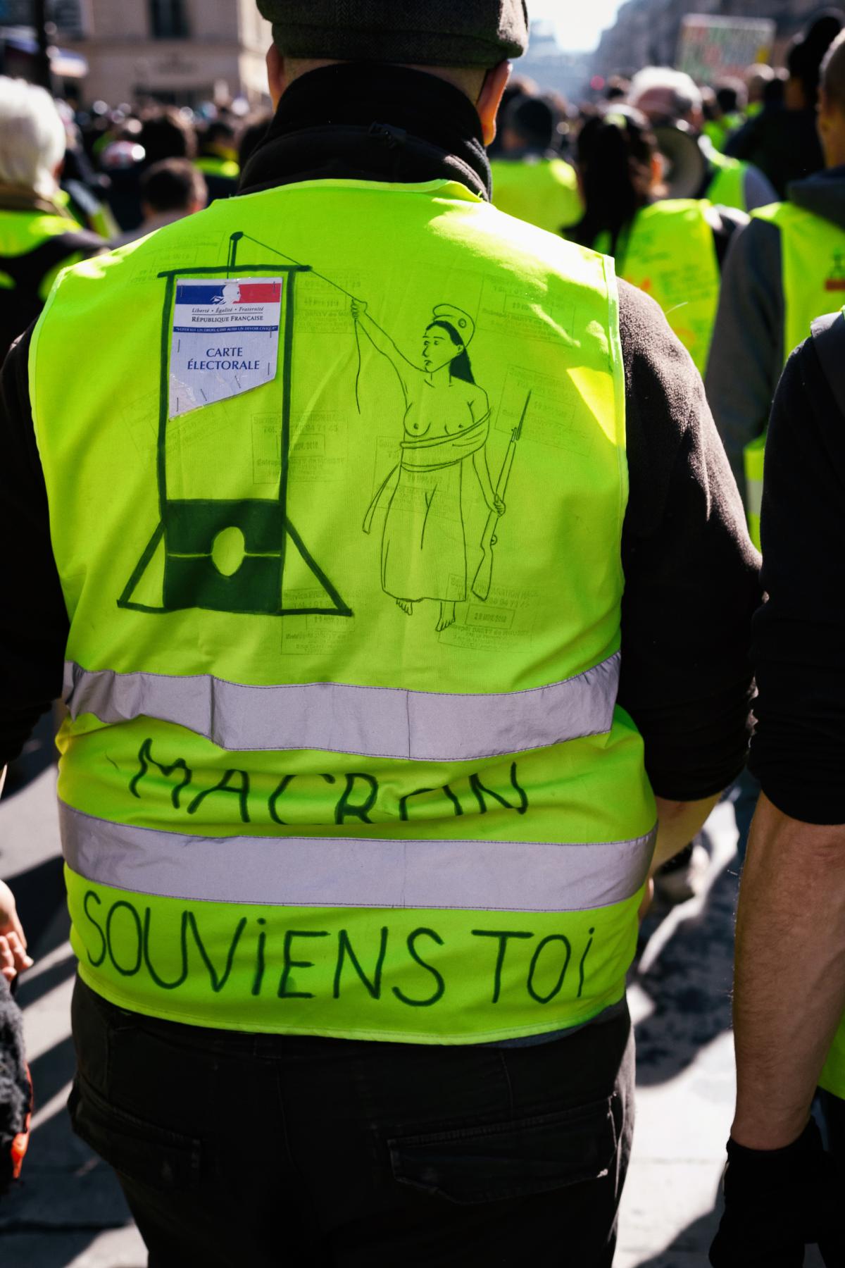 Gilet Jaune: Guillautine avec varte électorale
