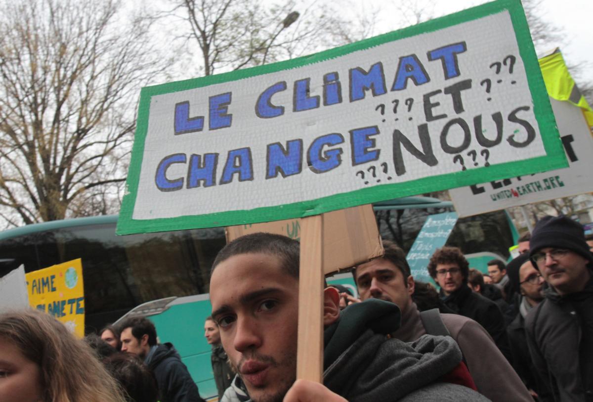 Pancarte le climat change et nous ?