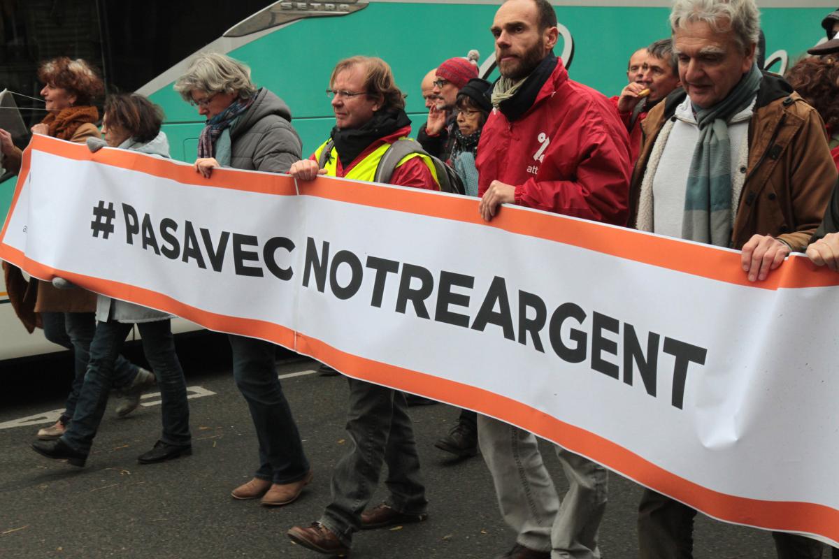 banderole #Pas avec notre argent