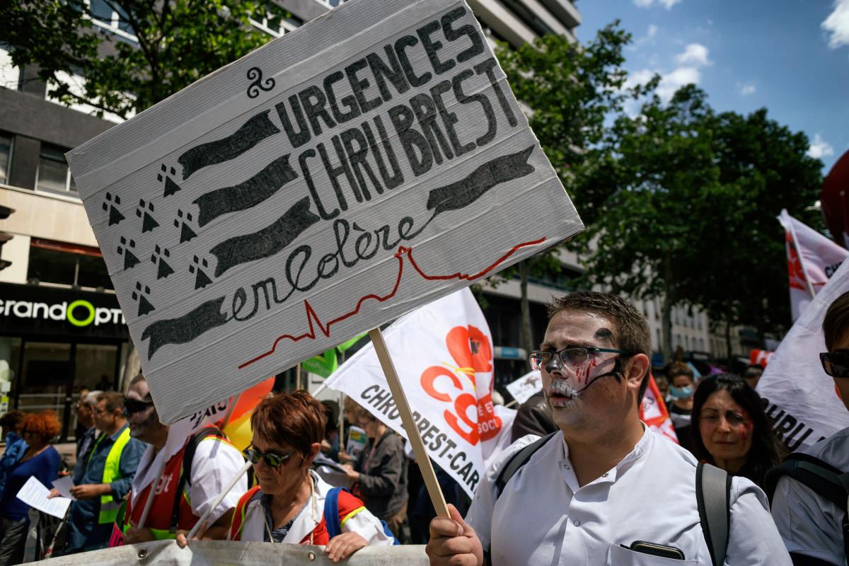 FRANCE - POLITICS - SOCIAL - DEMO - HEALTH - EMERGENCY WORKERS DEMONSTRATION