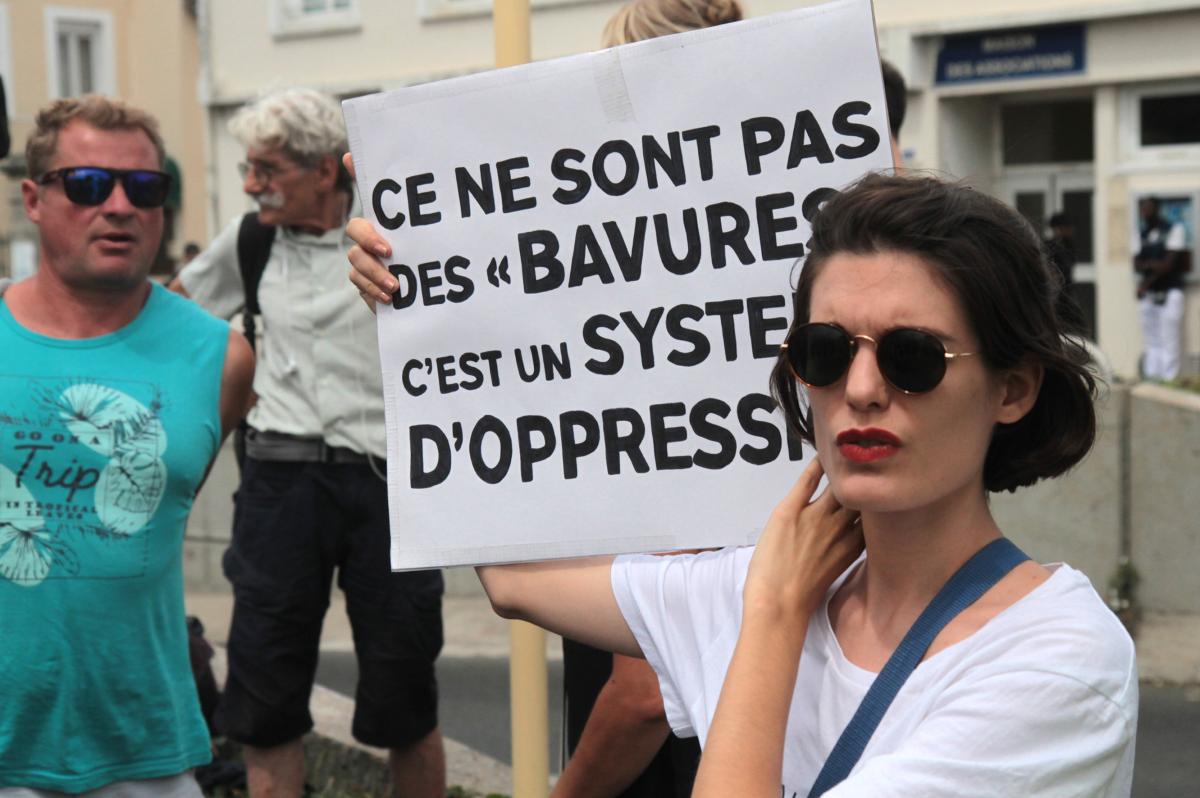 Pancarte Ce ne sont pas des bavures c'est un système d'oppression