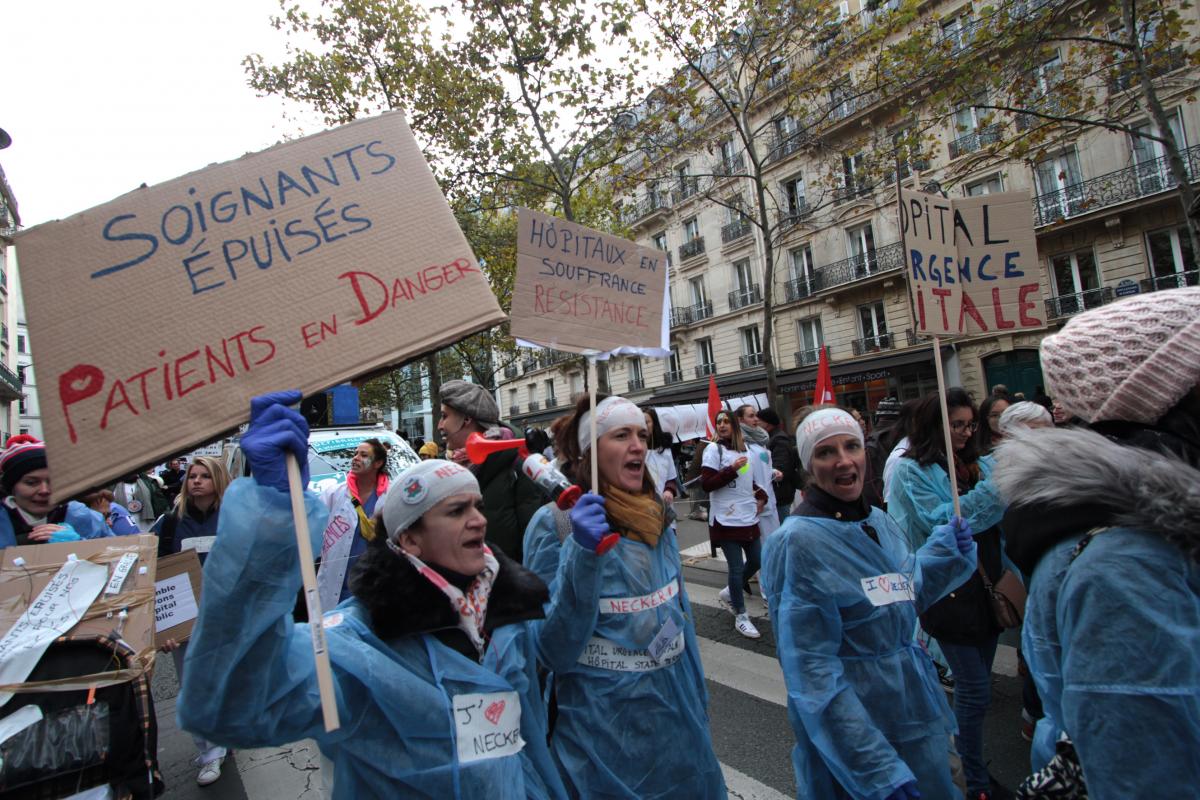 Soignants épuisés patients en danger